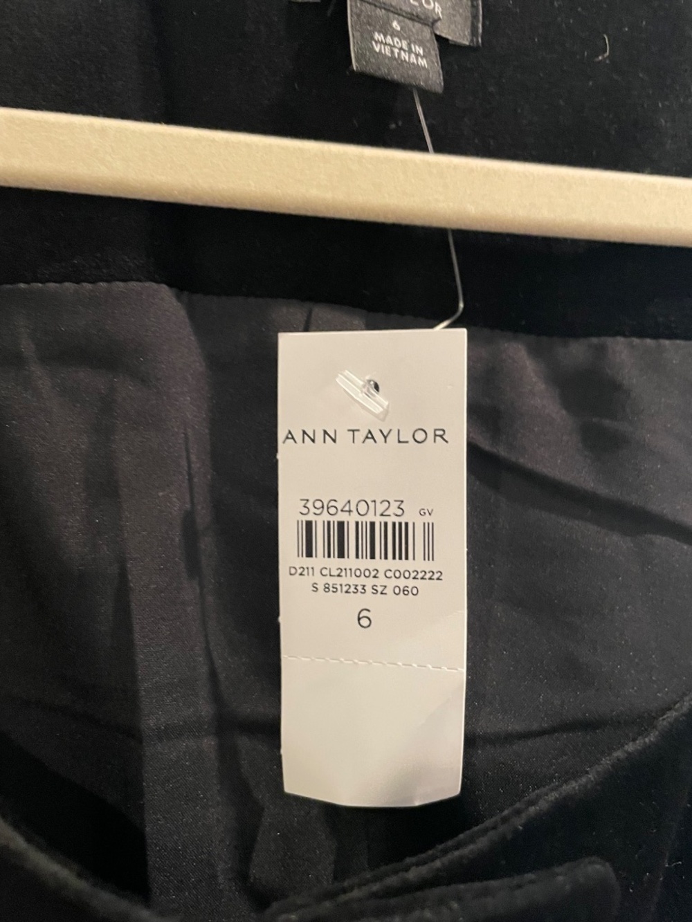 Ann Taylor Velvet Shell - Picture 2 of 3